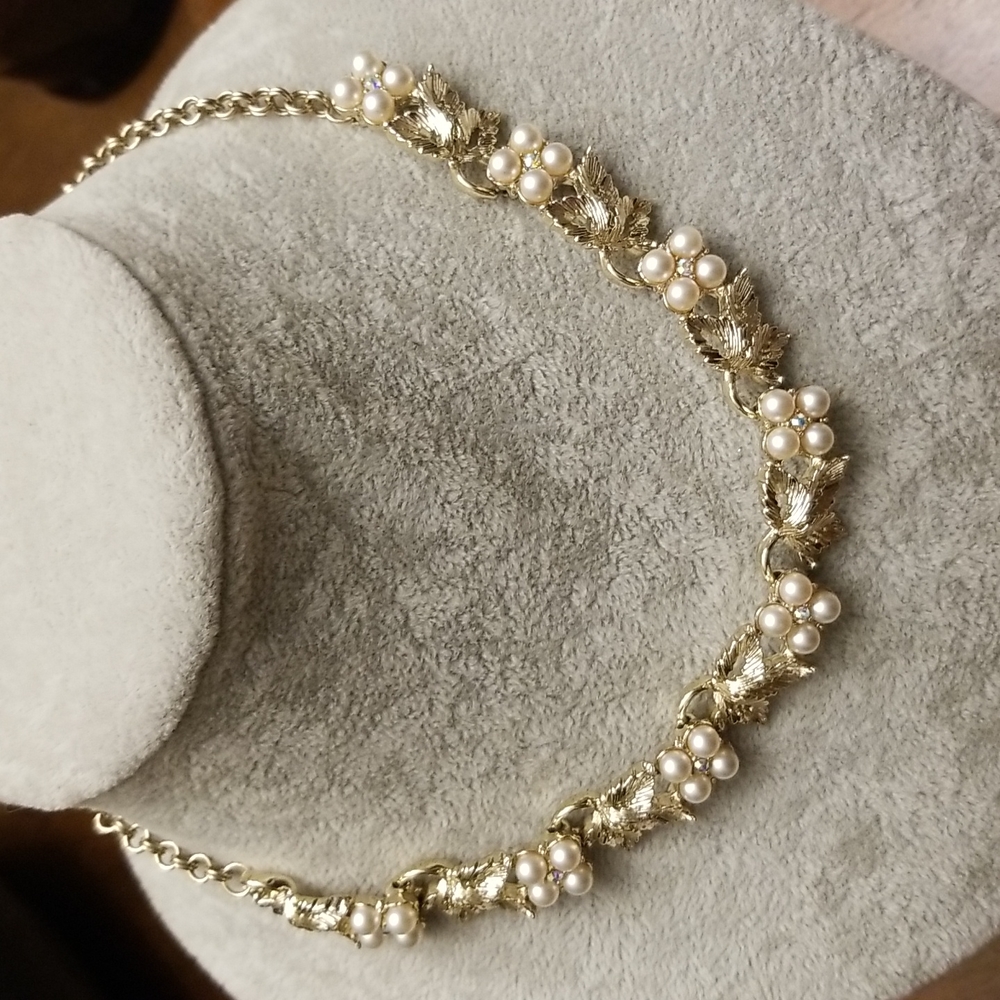 Judy Lee golden necklace with pearly accents